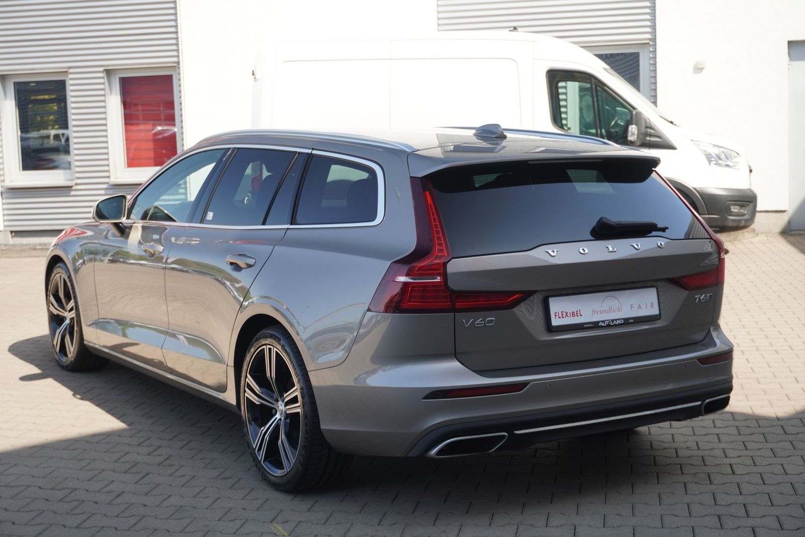 Volvo V60 Kombi T6 Inscription AWD LED ACC Navi Leder foto 8