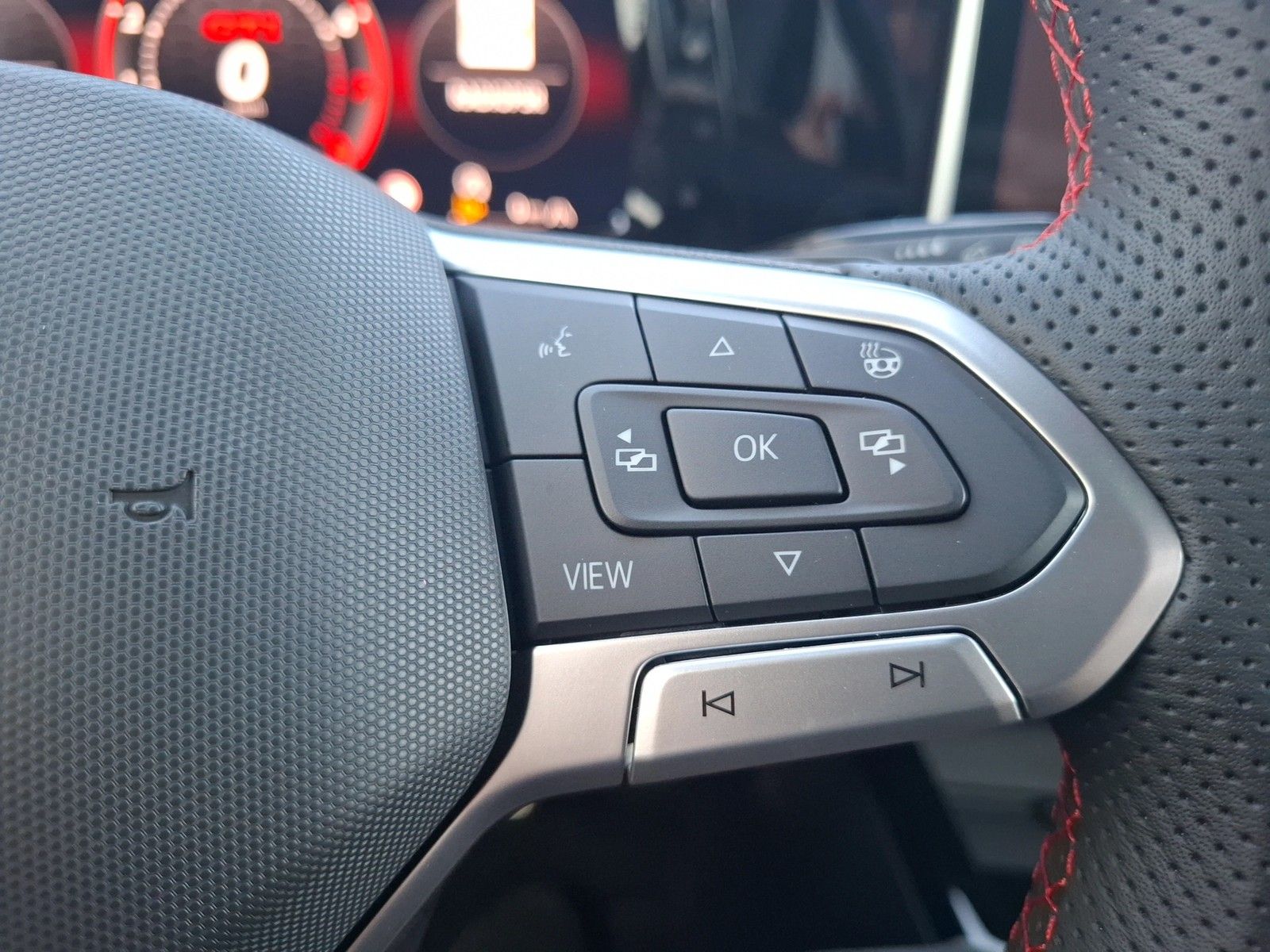 Fahrzeugabbildung Volkswagen Golf VIII GTI DSG LED CarPlay AID ACC RFK SH