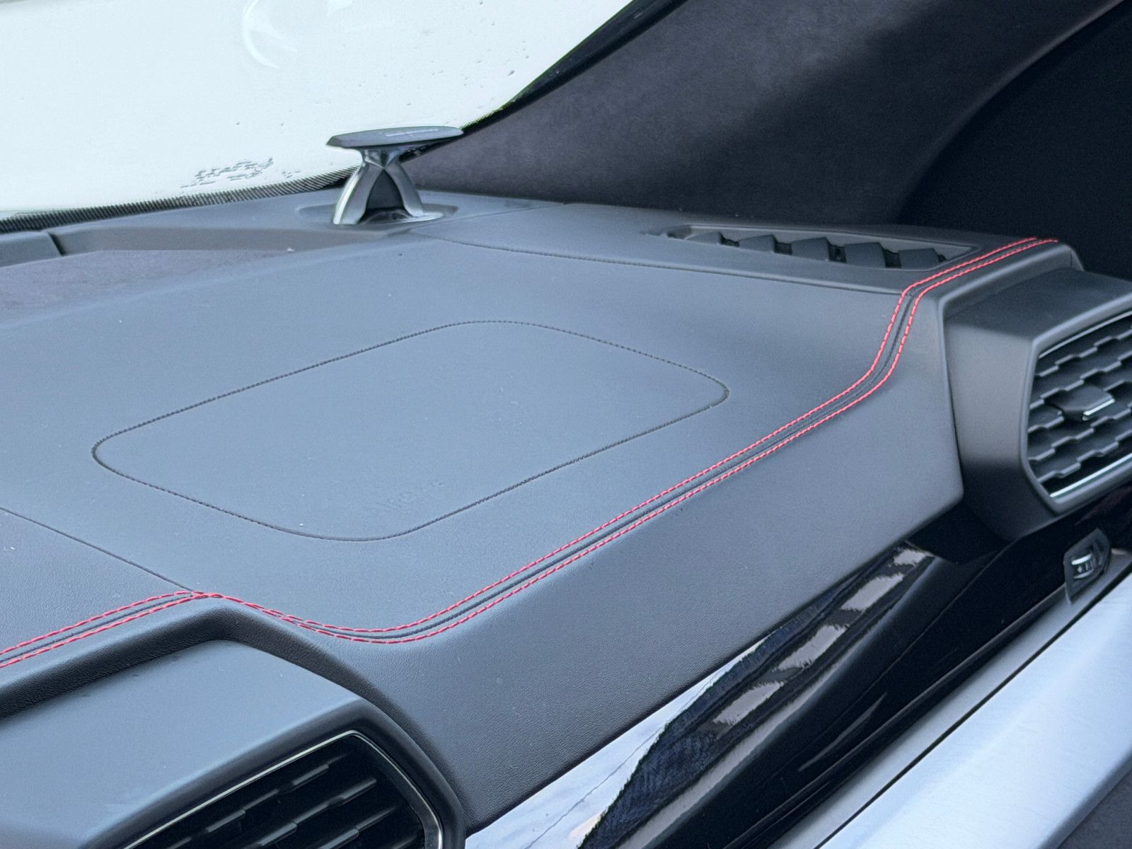 Fahrzeugabbildung Lamborghini Urus/PANO/23ZOLL/B&O-3D/360KAM/HEAD-UP