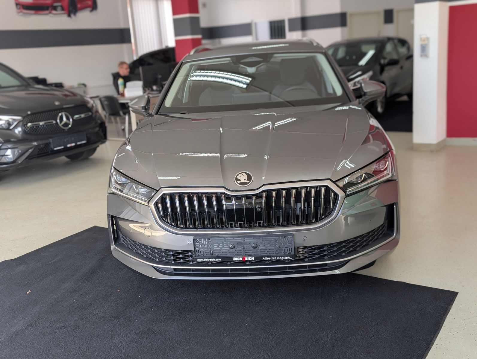 Fahrzeugabbildung SKODA Superb IV 2.0TDI DSG 4x4 MATRIX PANO NEUES MODEL