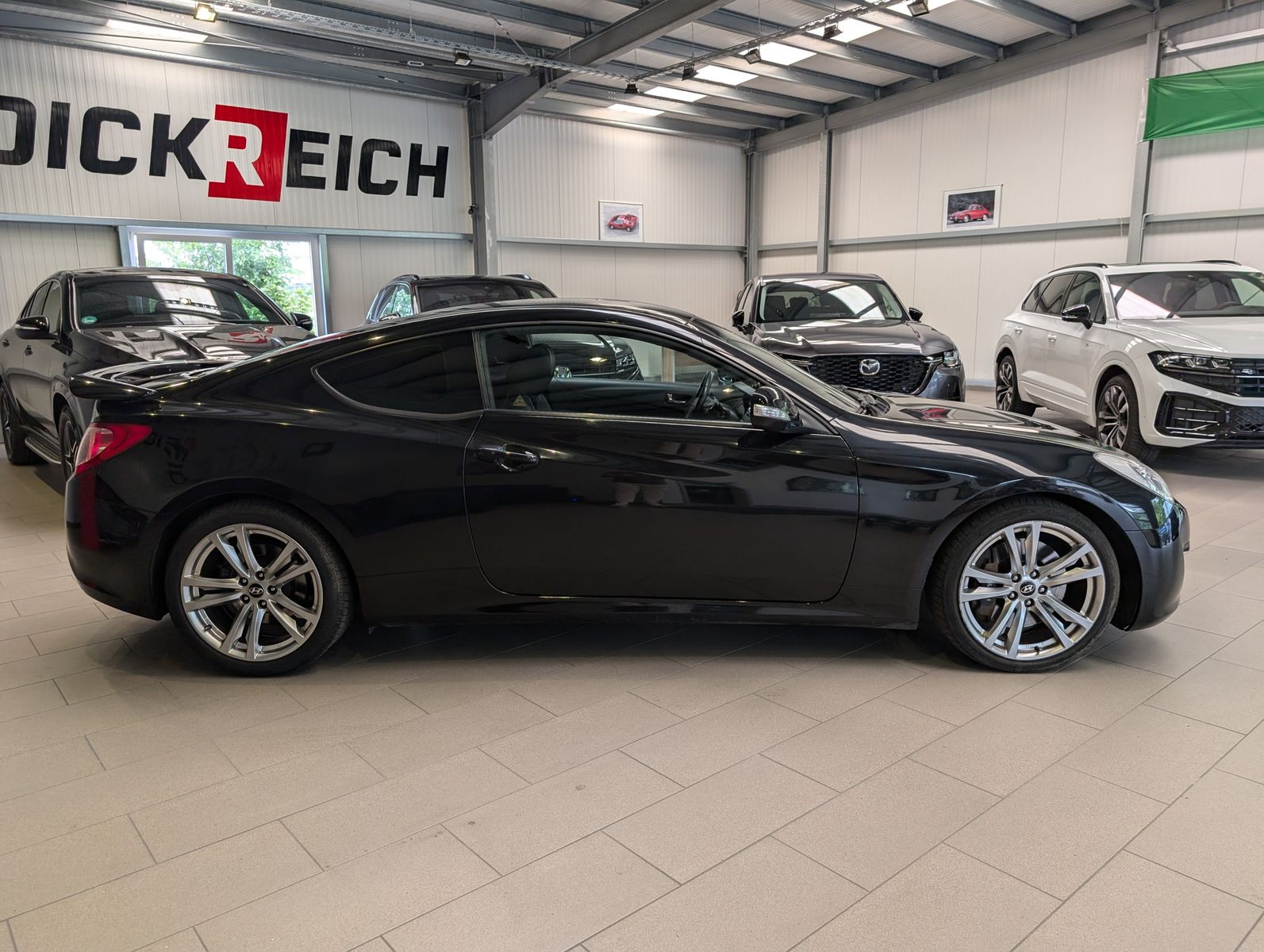 Fahrzeugabbildung Hyundai Genesis Coupe 3.8 V6 Automatik SHz PDC Smart-Key