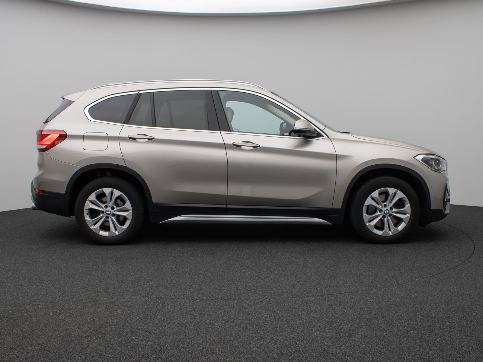 Fahrzeugabbildung BMW X1 xD25d xLine H/K DAB Parkassis AHK Alarm Sport