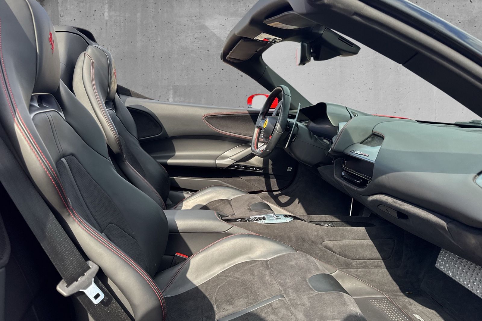 Fahrzeugabbildung Ferrari SF90 Spider*belüftete Sitze*Nackenhzg*Lift*JBL*