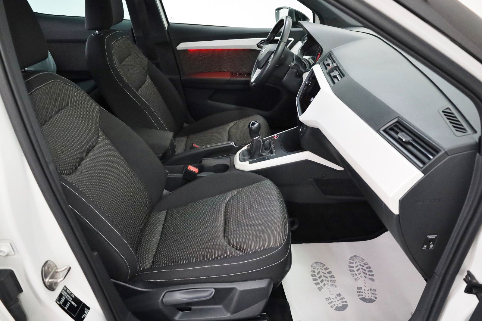 Fahrzeugabbildung SEAT Arona Xcellence Navi,SH,PDC,Kamera,SR+WR