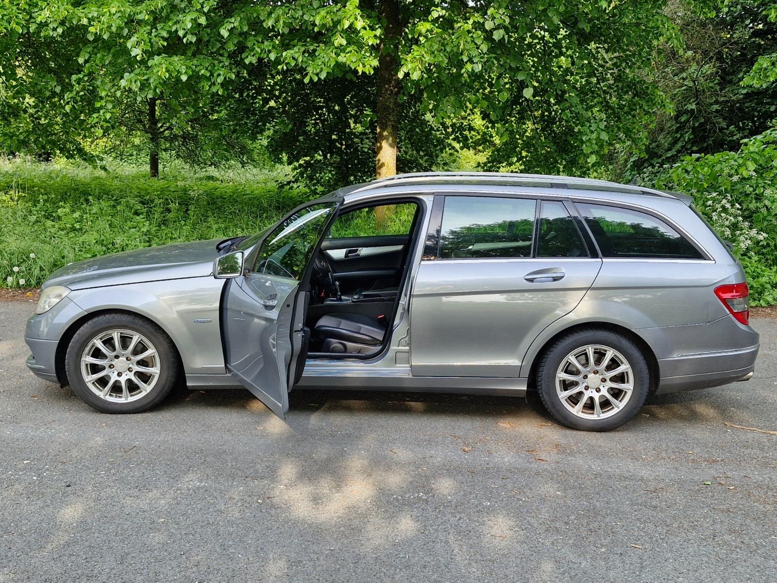 Mercedes-Benz C250 2010 — interior