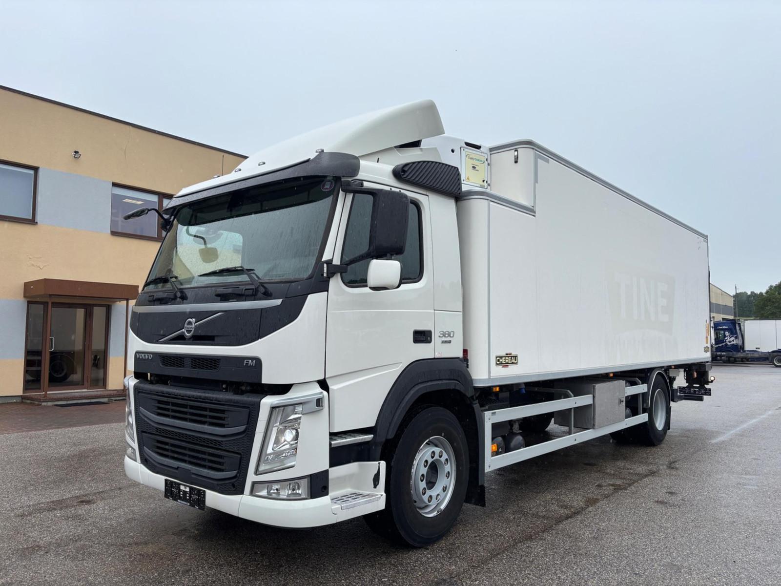 Volvo FM380 4x2 EURO6 + CARRIER SUPRA 850