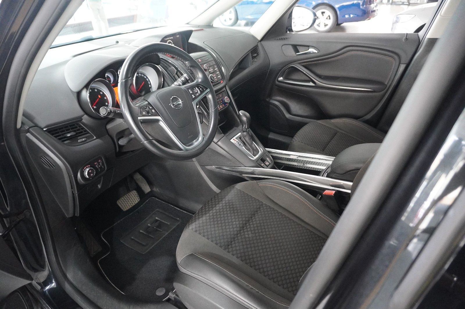 Fahrzeugabbildung Opel Zafira Tourer 1.4T INNOV. 7-SITZER NAVI/KAMERA