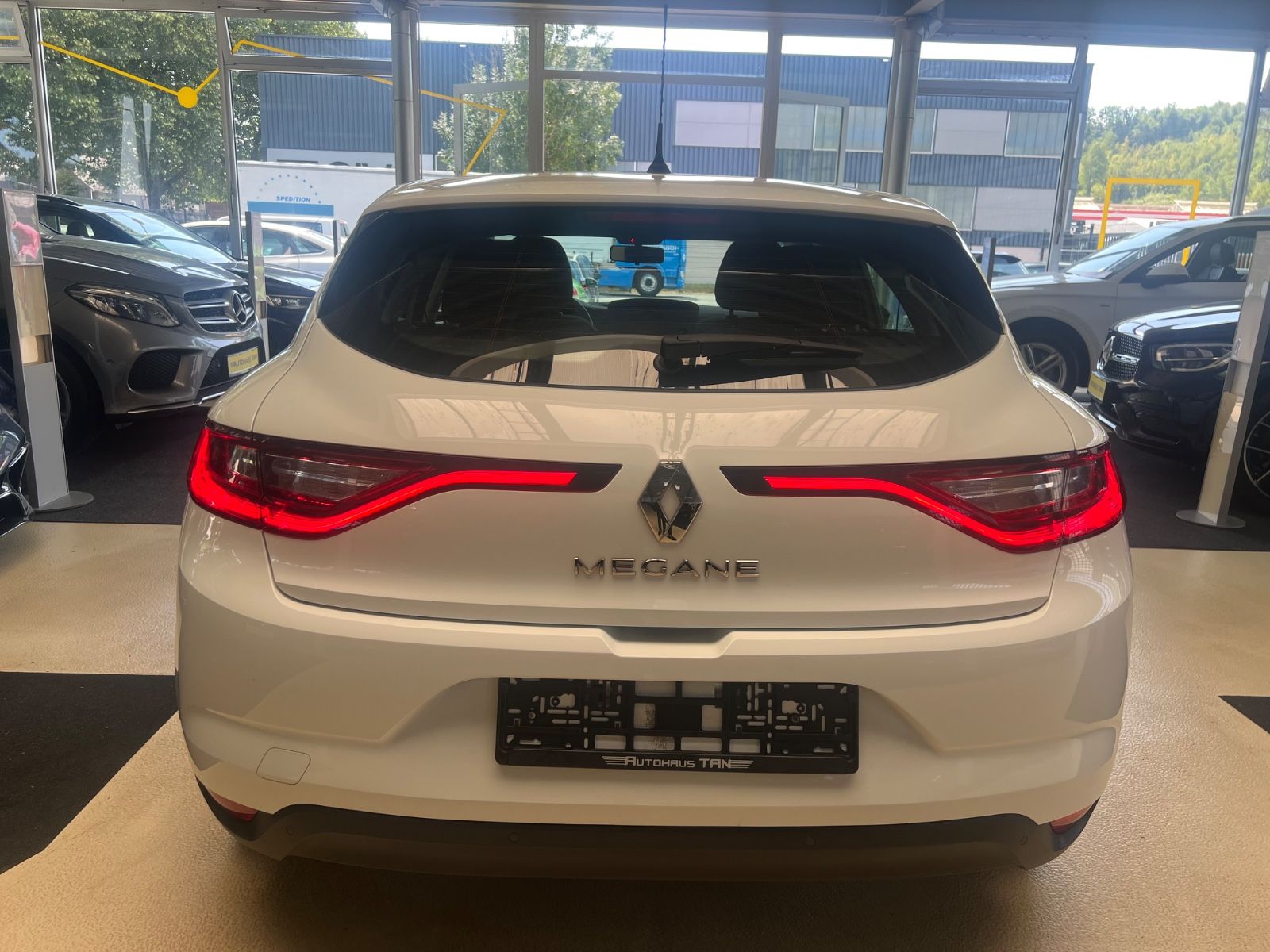 Fahrzeugabbildung Renault Megane IV Lim. 5-trg. Life *BLUETOOTH*LED*
