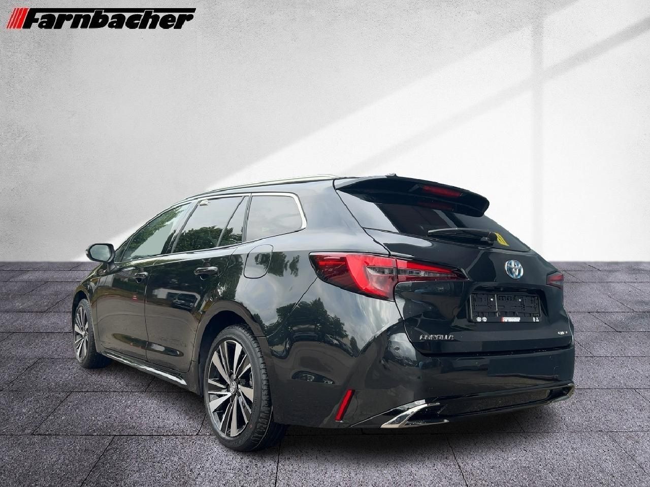 Fahrzeugabbildung Toyota Corolla TS 2,0 Hybrid Teamplayer + Technik-Paket