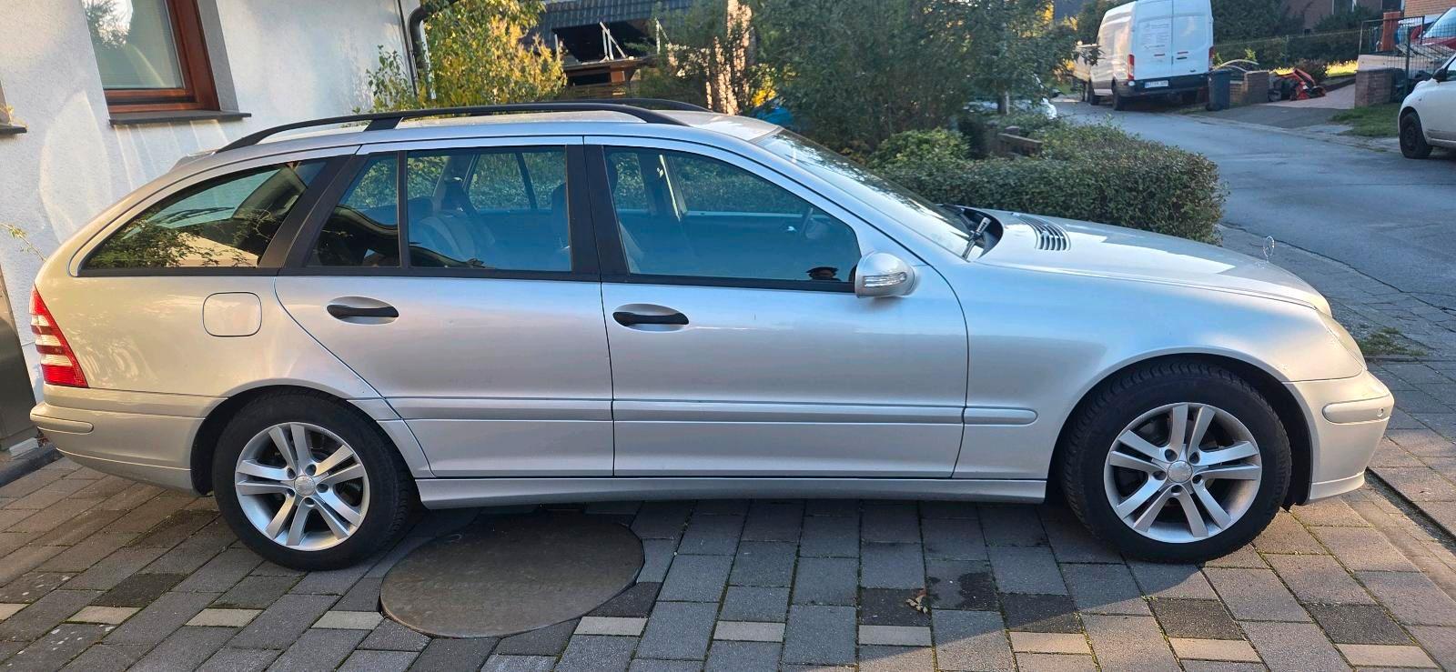 Mercedes-Benz C200 2006 — rear view