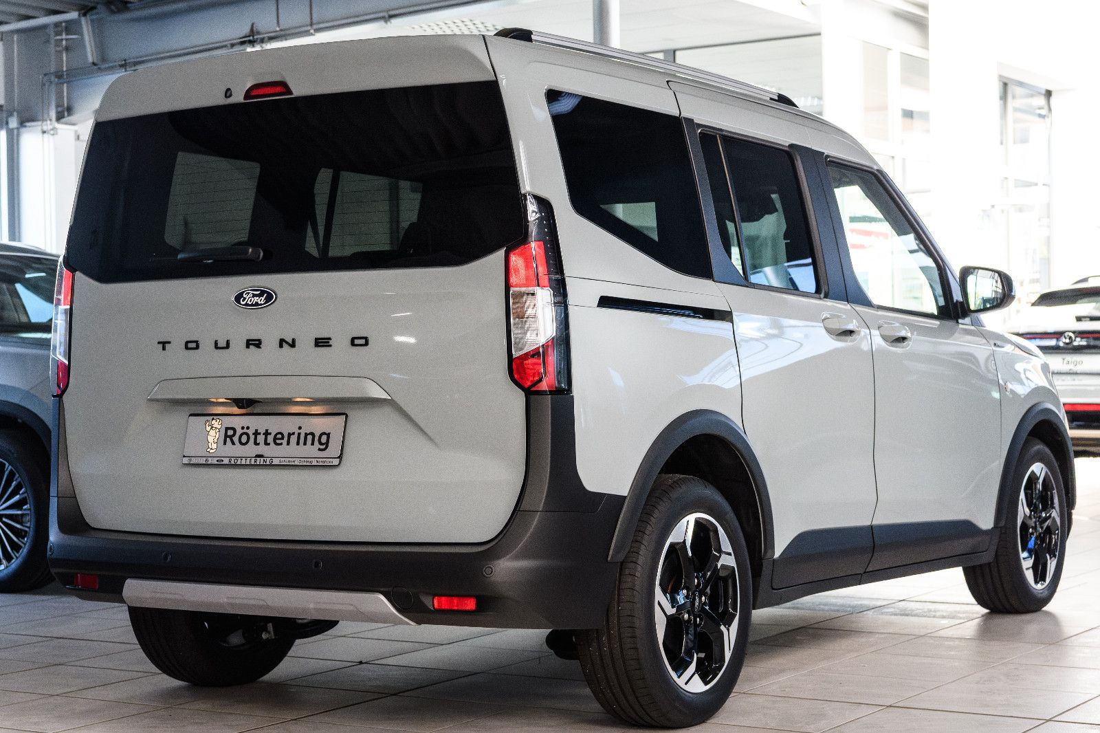 Fahrzeugabbildung Ford Tourneo Courier Active +Navi +ACC +Winter