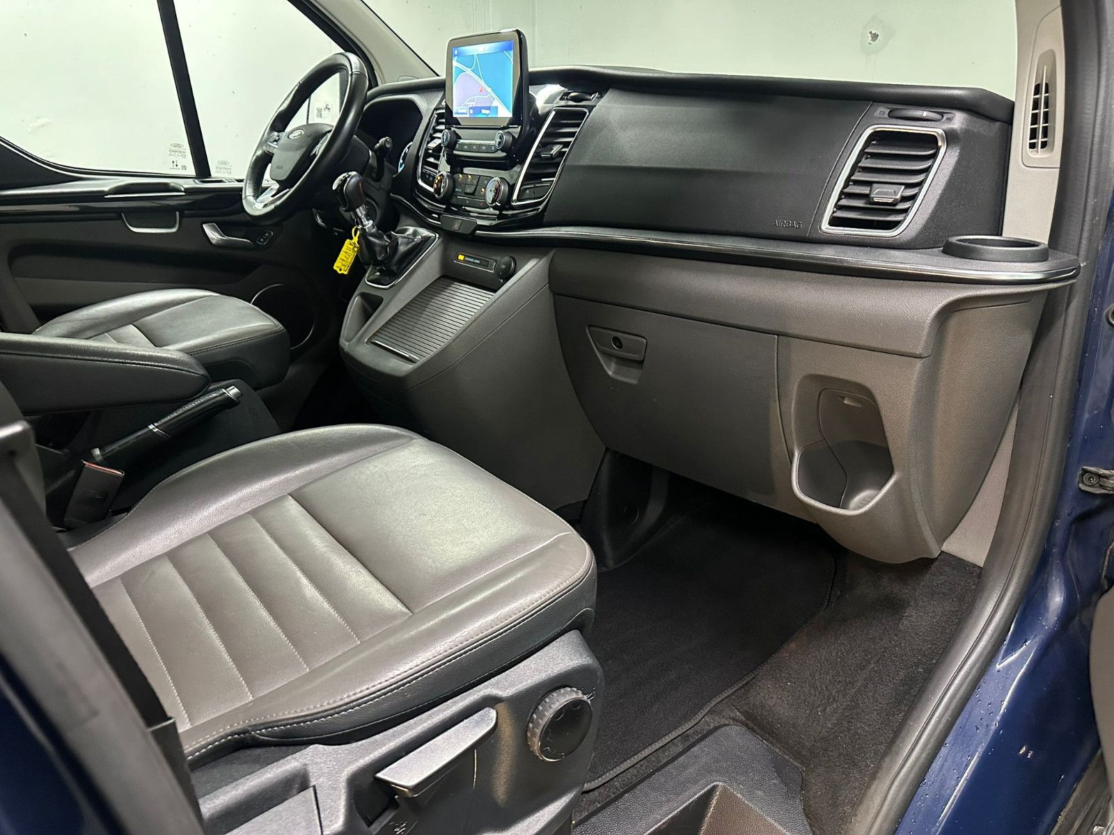 Fahrzeugabbildung Ford Tourneo Custom 320 L2H1*8SITZE*AHK*ACC*SPURH*