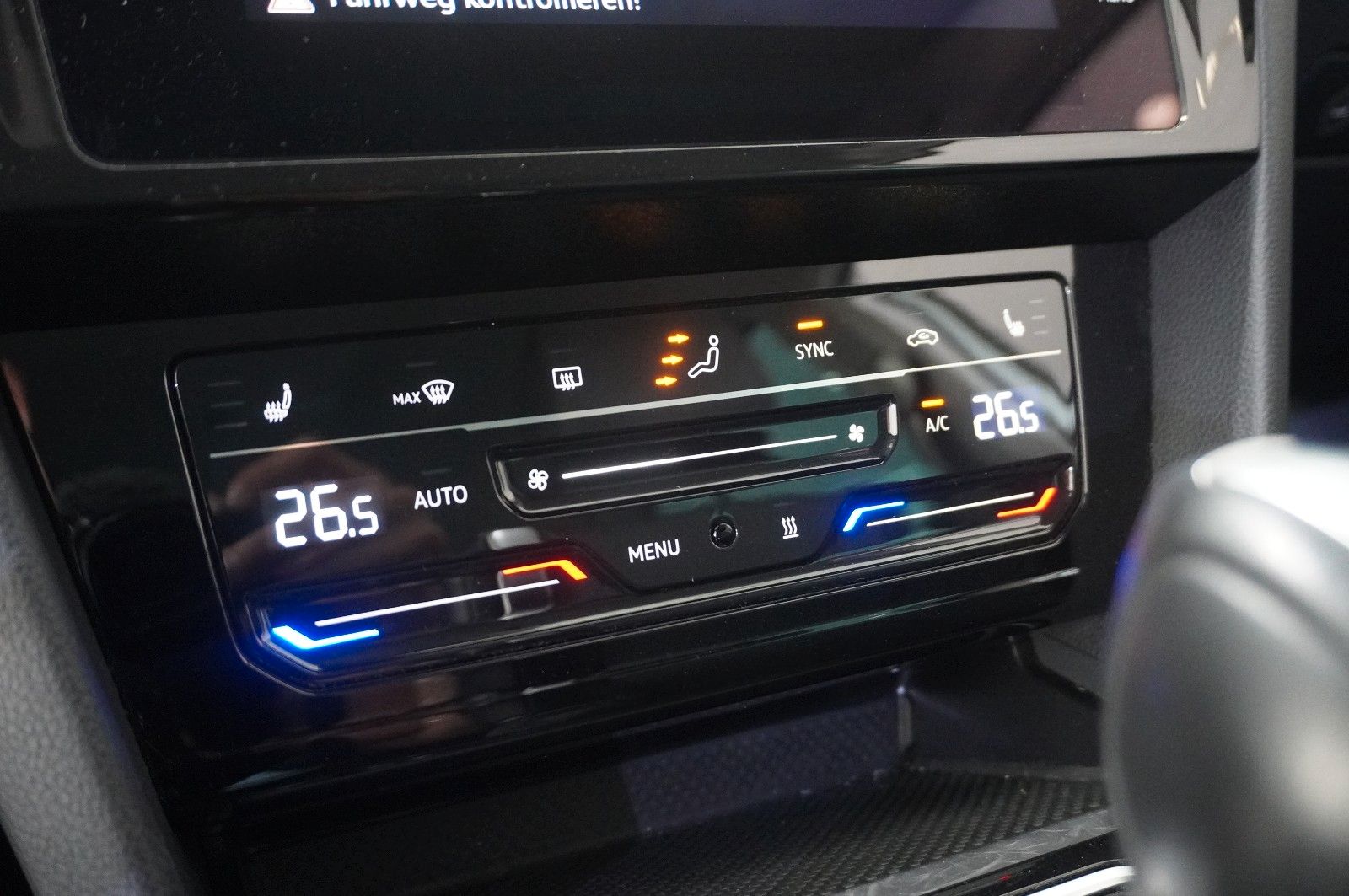 Fahrzeugabbildung Volkswagen Passat Vari. 2.0D R-LINE 4M NAVI/LED/KAMERA/AHK