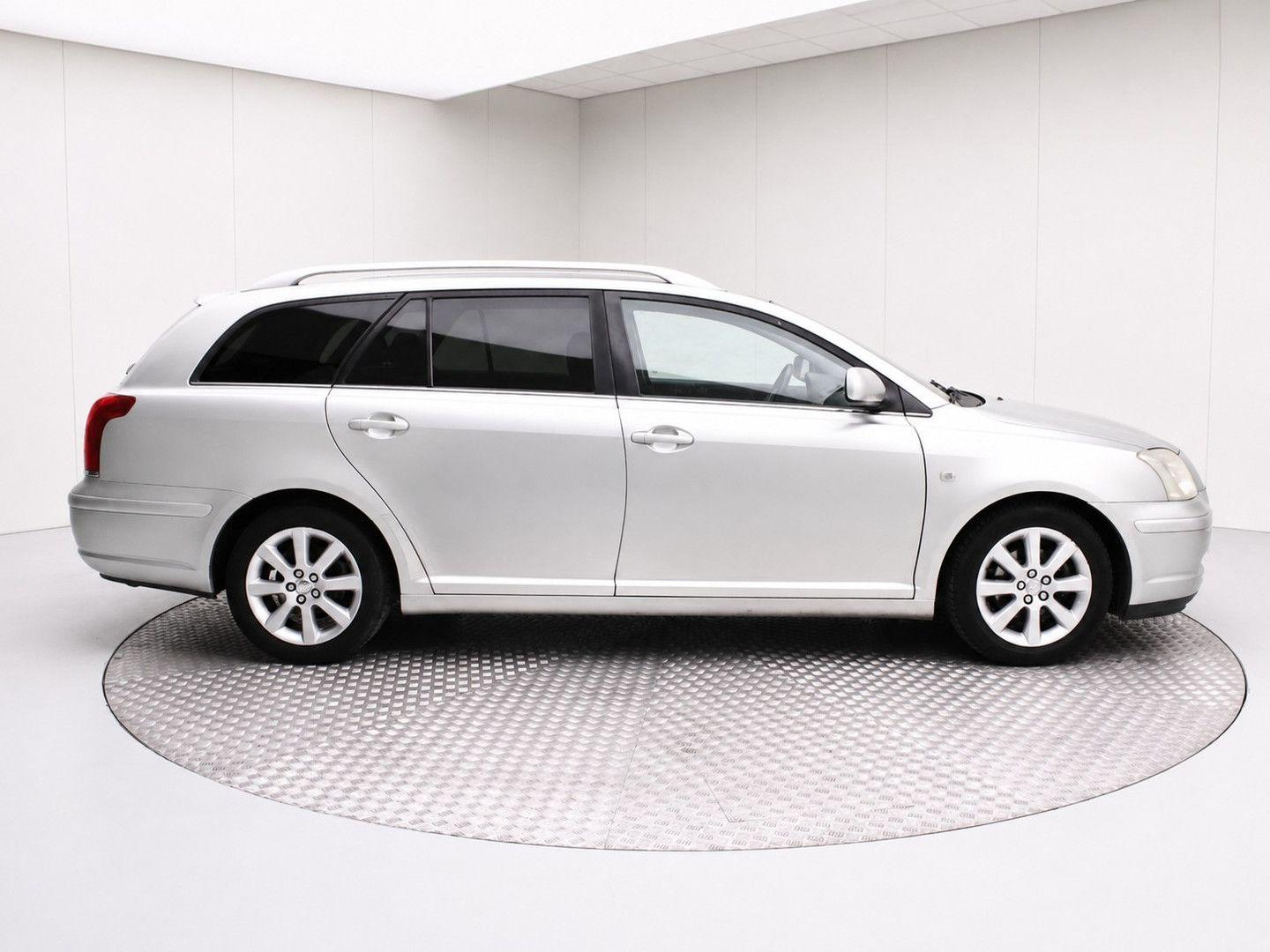 Toyota Avensis 2005 — фото 6