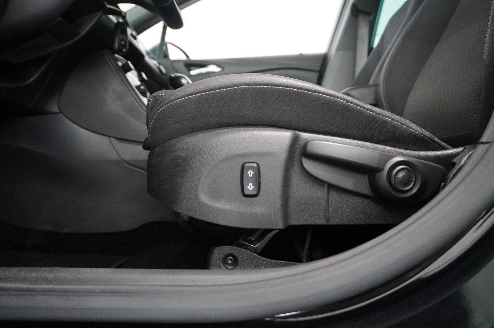 Fahrzeugabbildung Opel Astra K ST 1.6T INNOV. AHK/MATRIX/KAMERA/NAVI/SH
