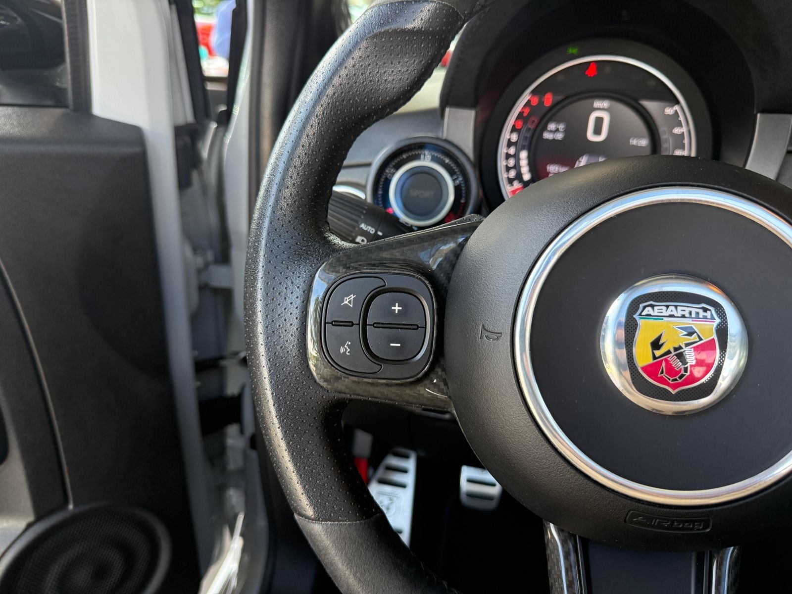 Fahrzeugabbildung Abarth 595C Cabrio Competizione KLIMA NAV PDC Beats