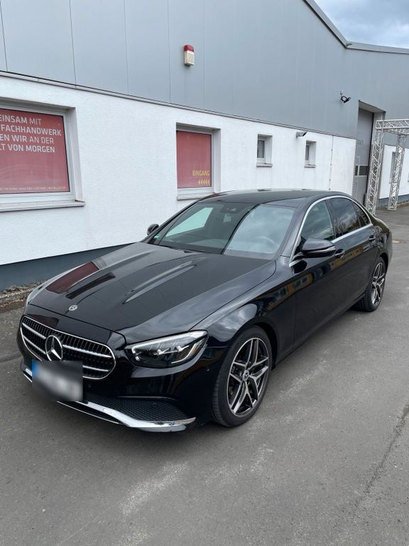 Image of Mercedes-Benz E 220
