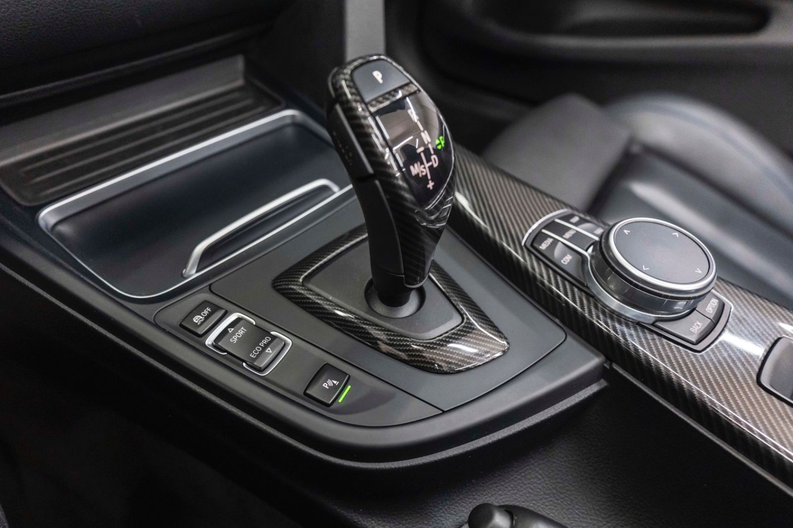 Fahrzeugabbildung BMW 440iX M-Performance HUD H&K LED KAM TOTW CARPLAY