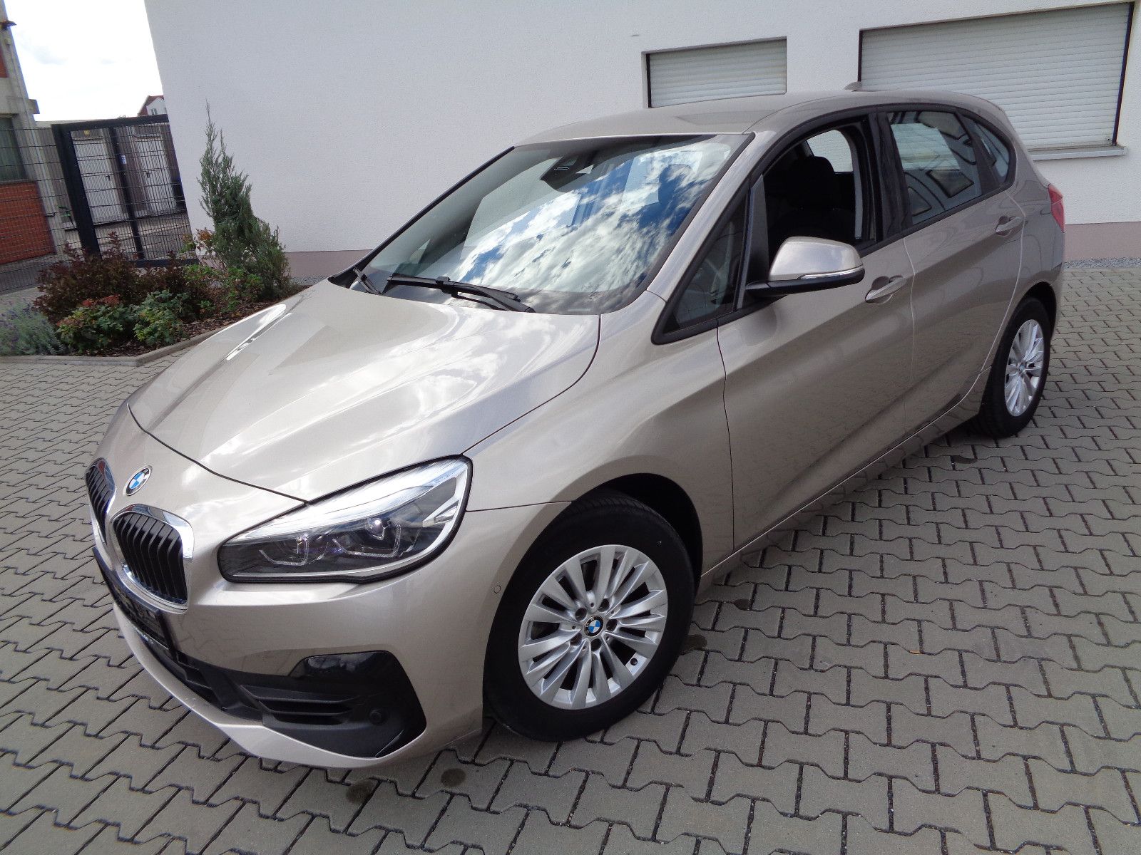BMW 218i A.Tou. Aut. 37 tkm Klimaaut.LED PDC AHK SHZ