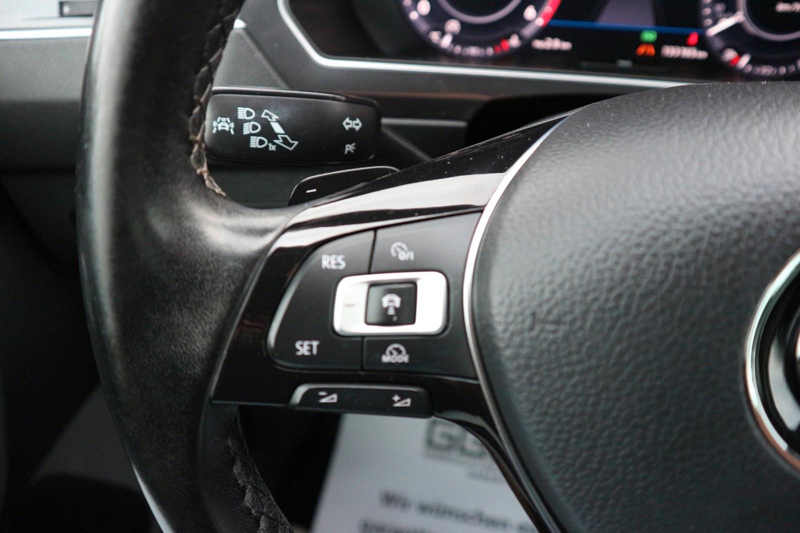 Volkswagen Tiguan 4Motion DSG Navi ACC PDC AHK CarPlay Spur