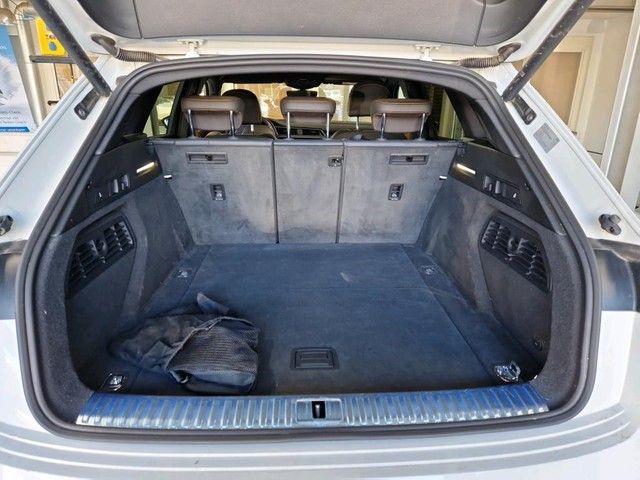 Fahrzeugabbildung Audi e-tron 55 S line black quattro B&O Navi Matrix