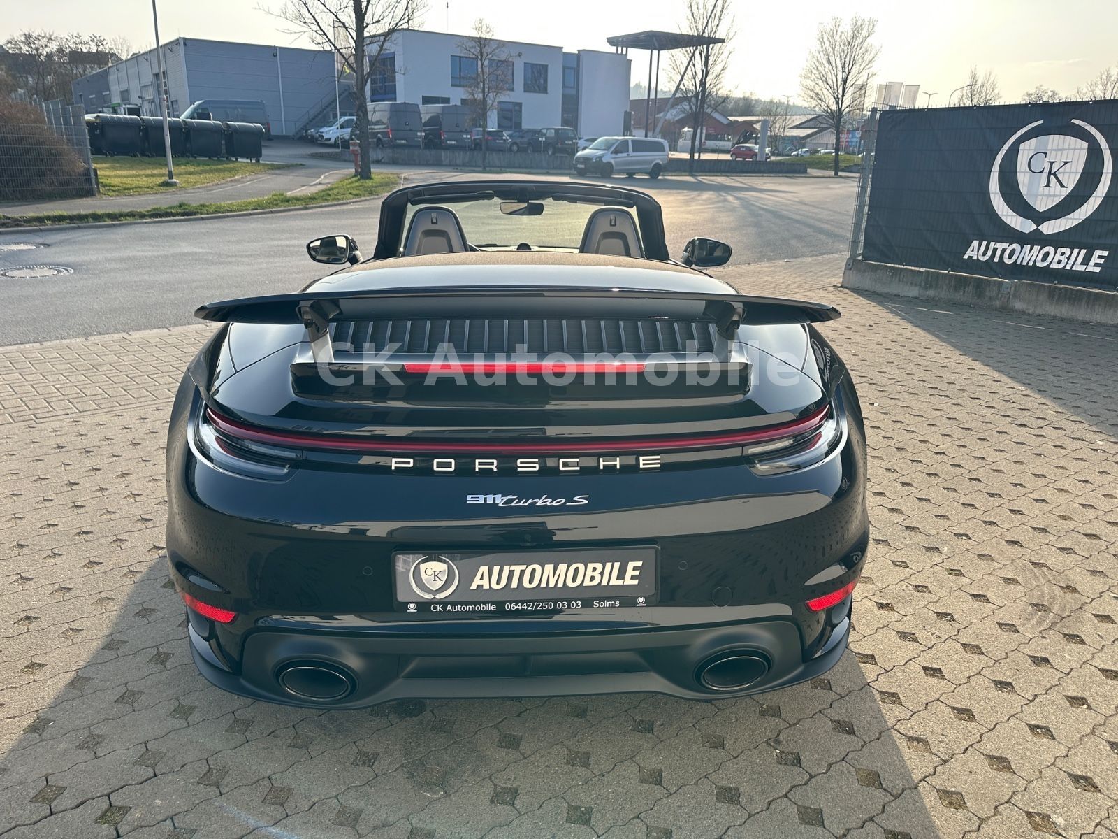 Fahrzeugabbildung Porsche 911 Turbo S Cabriolet Sport-Chrono/360°/ACC/LED