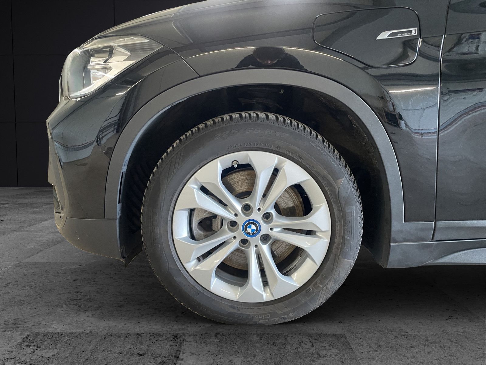 Fahrzeugabbildung BMW X1 xDrive 25 e Advantage *PDC*SitzHz*Navi*Allrad