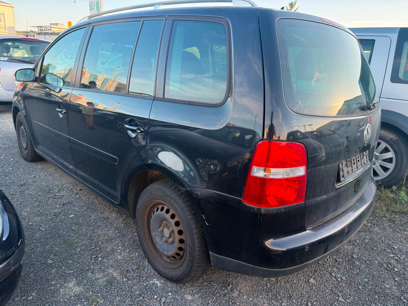 Volkswagen Touran 2005 — interior