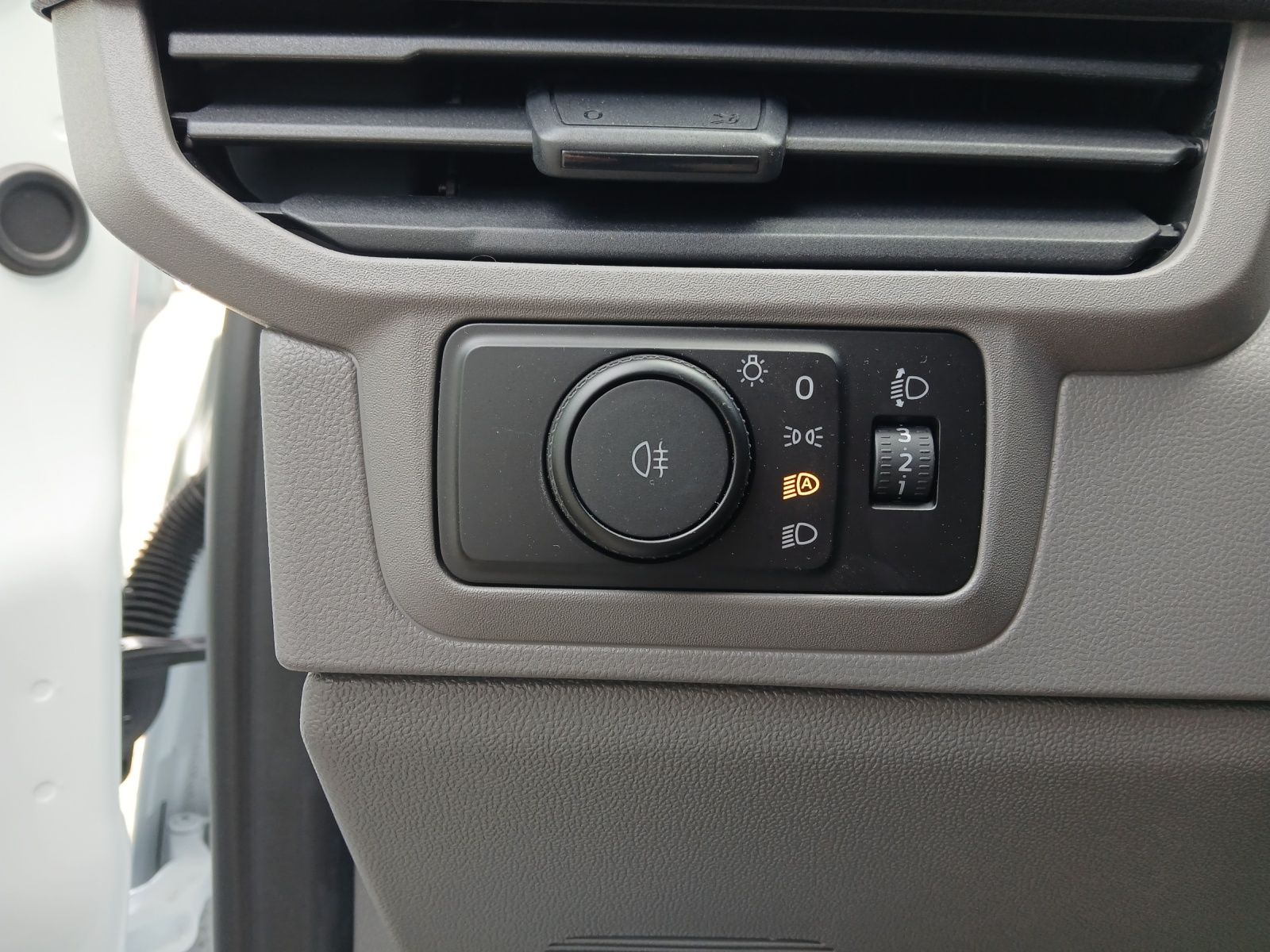Fahrzeugabbildung Volkswagen T7 e-Transporter Kasten BEV 100 kW LR AHK, REAR