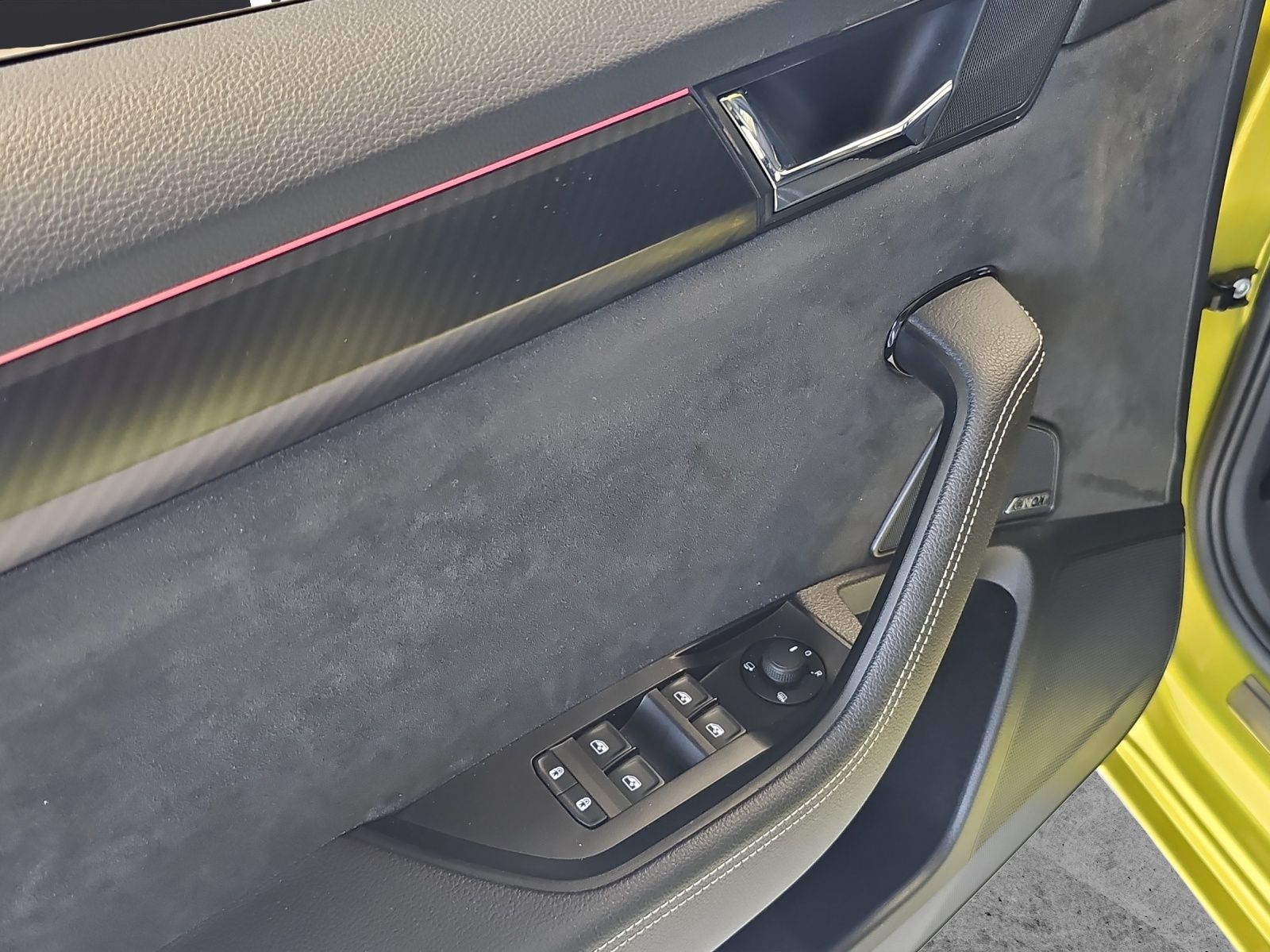 Fahrzeugabbildung SKODA Superb Combi Sportline 2.0 TSI DSG AHZV DCC ACC