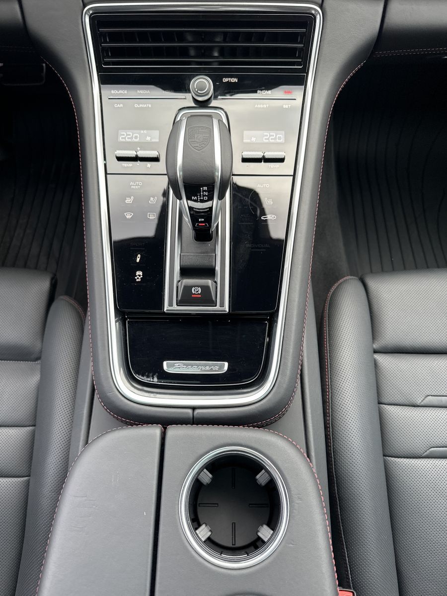 Fahrzeugabbildung Porsche Panamera 4 E-Hybrid PlatinumEd NAV+LED+360°+PANO