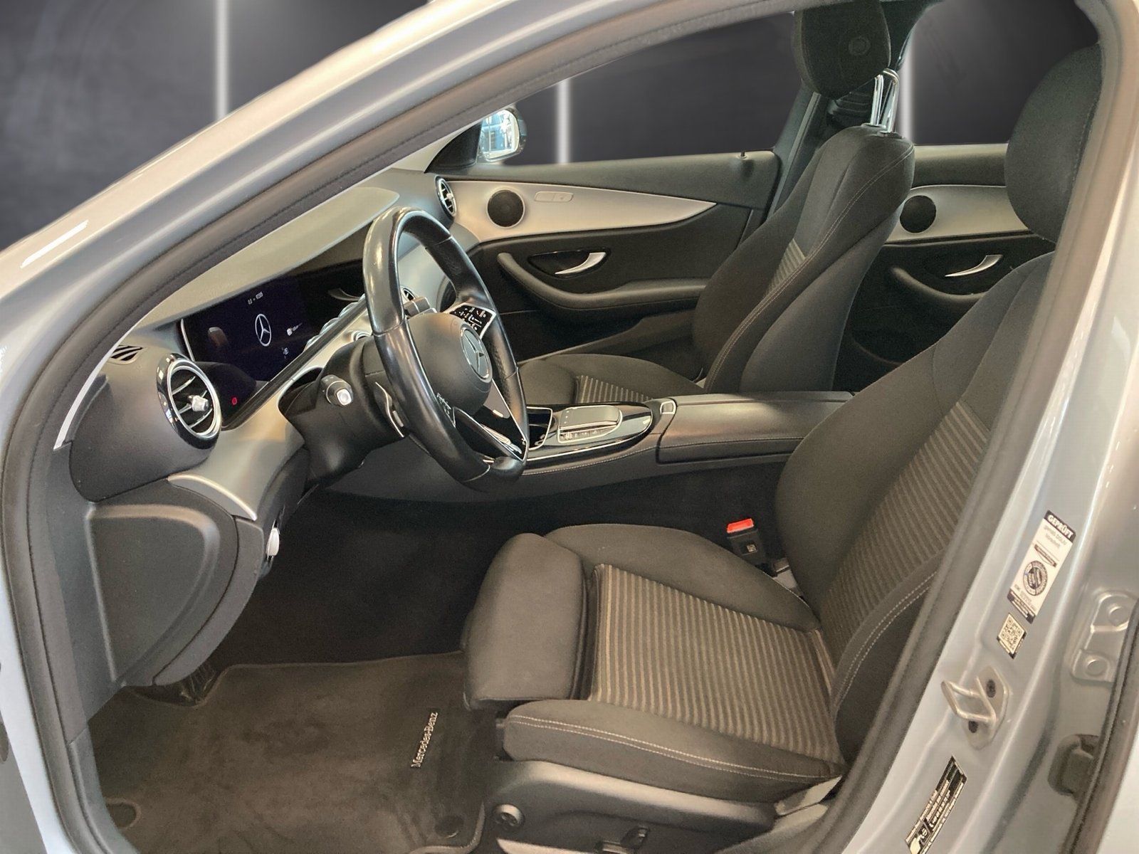 Fahrzeugabbildung Mercedes-Benz E 300 T de Avantgarde*AHK*Kamera*CarPlay*Easy-Pa