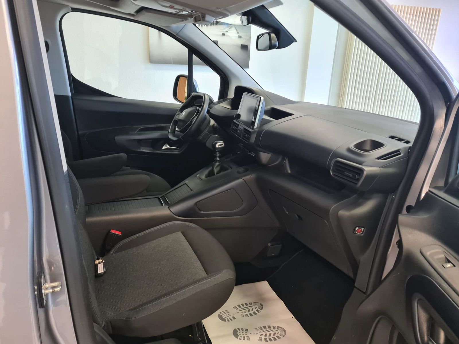 Fahrzeugabbildung Peugeot Rifter Allure L1 / SCHECKHEFT / NAVI