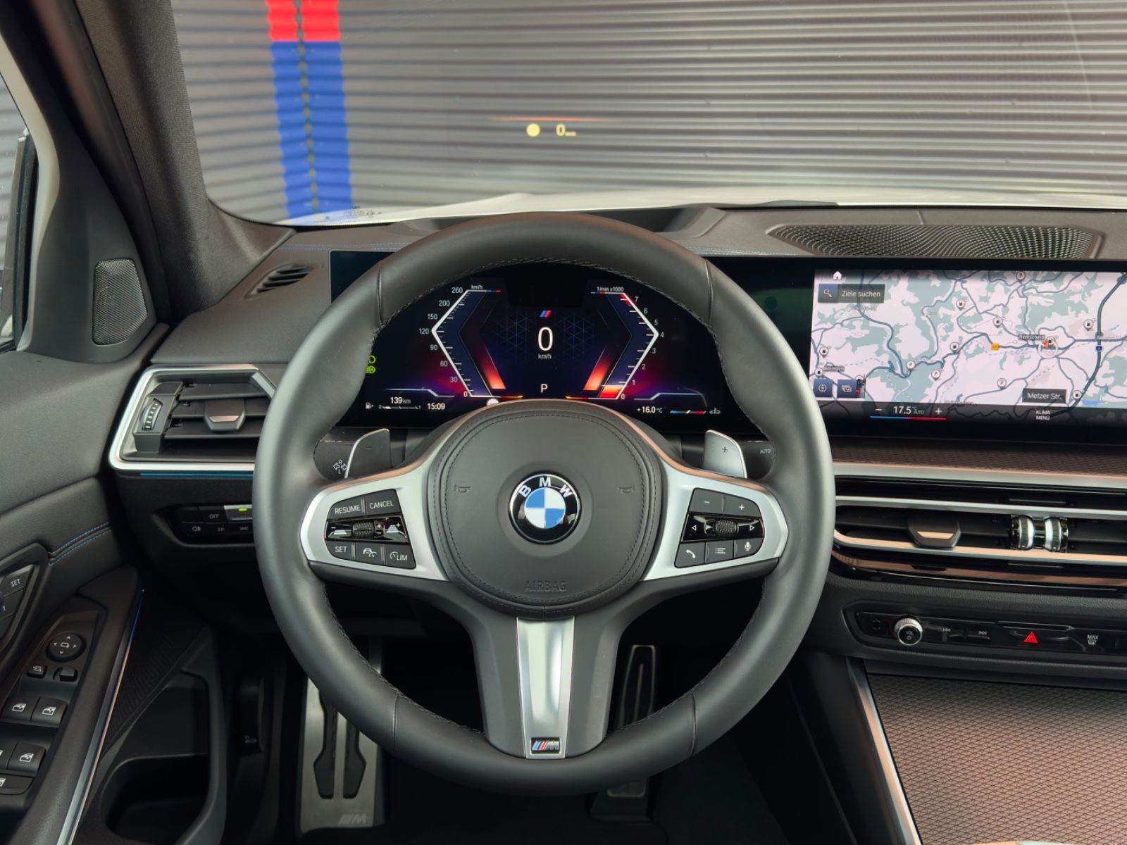 Fahrzeugabbildung BMW 330i M Sport Limo Schiebedach HuD ACC Memory