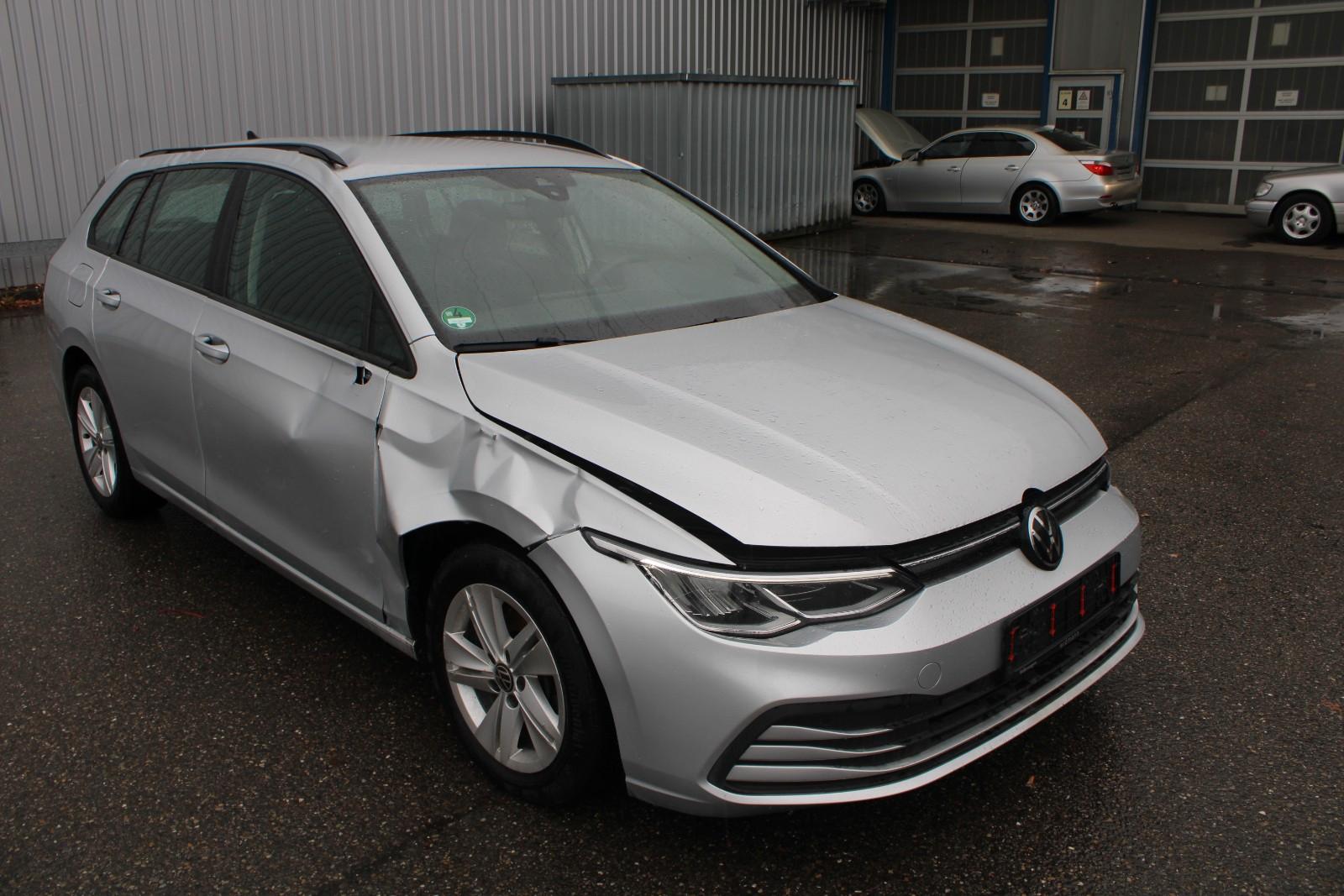 Volkswagen Golf 8 Variant 2,0TDI DSG*LIFE*NAVI*DIGI*LED*ALU