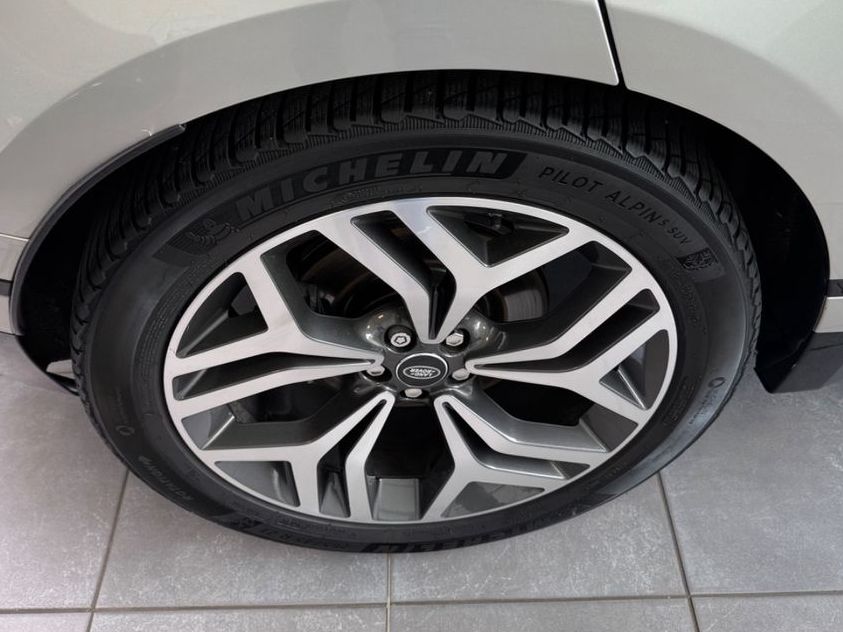 Fahrzeugabbildung Land Rover Range Rover Velar R-Dynamic HSE