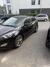 Hyundai i30 blue 1.6 CRDi PASSION PASSION - Hyundai i30 Passion mit Diesel-Antrieb