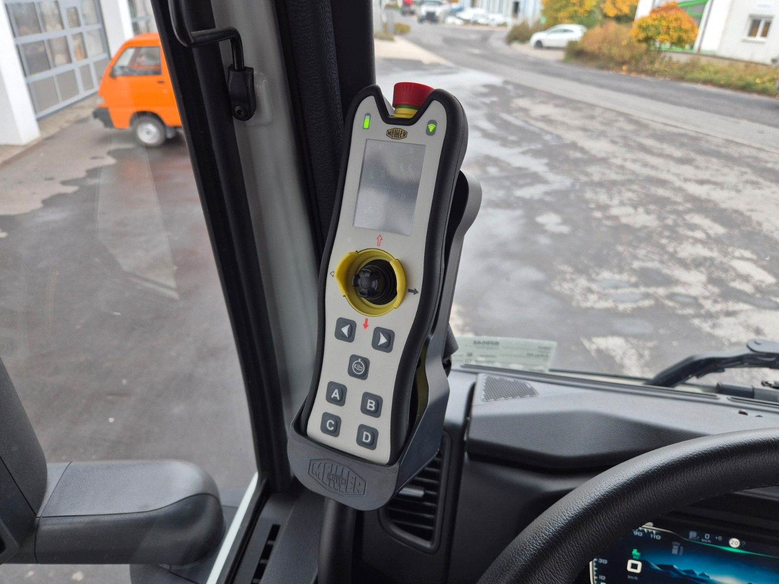 Fahrzeugabbildung Iveco AD260S40X/P Meiller AK16. T Funk AHK