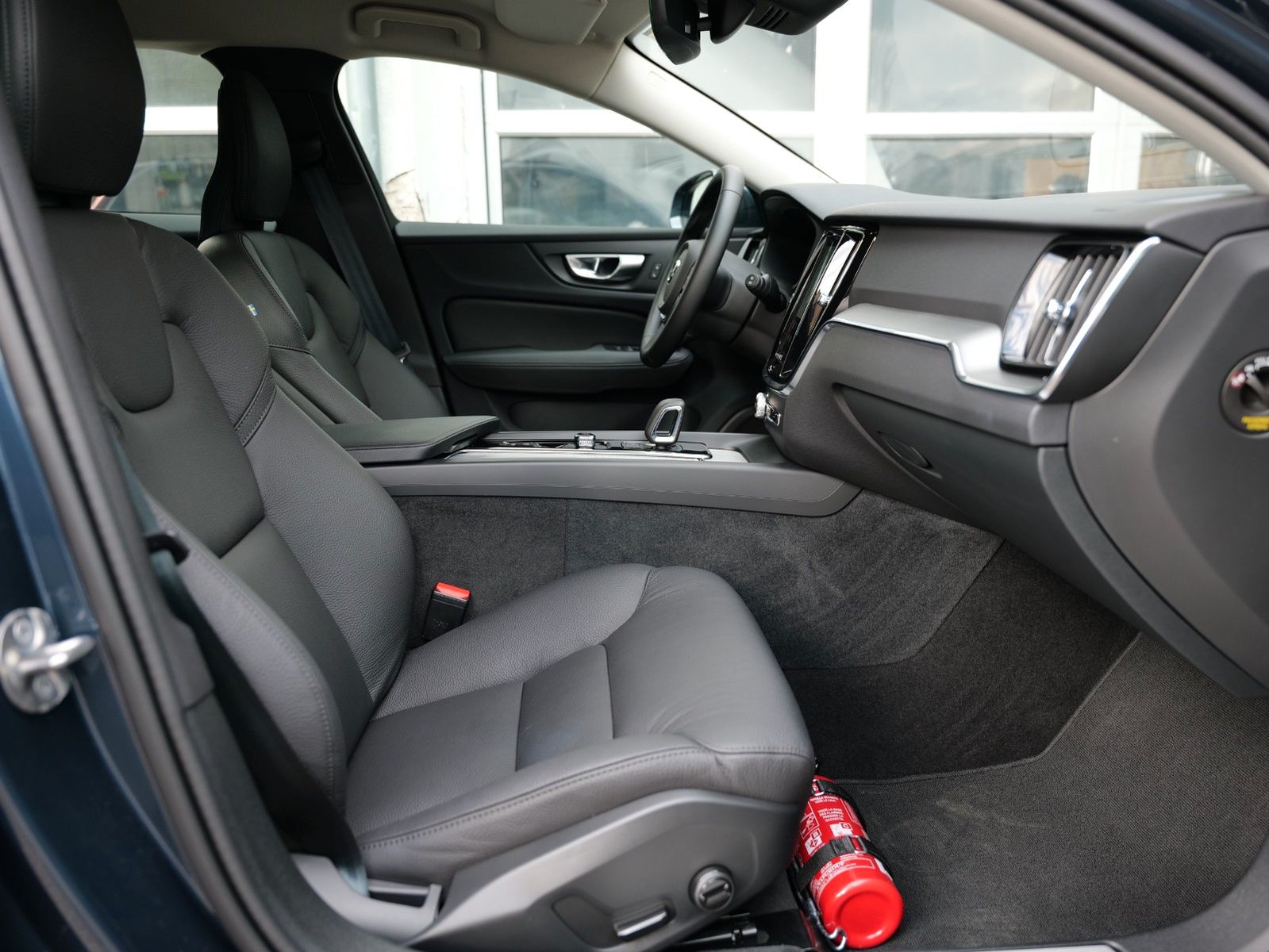 Volvo V60 B4 Core LEDER NAVI ACC 4xSHZ KEYLESS PDC CAM foto 20