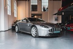 Fahrzeugabbildung Aston Martin V8 Vantage S *MWST. / 2. HAND / SCHECKHEFT*