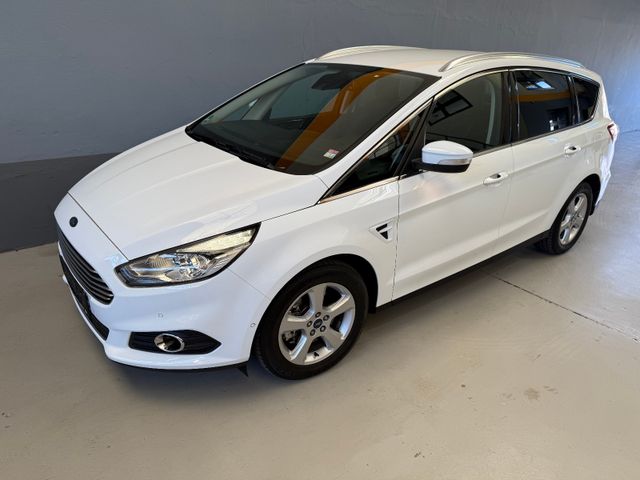 Ford S-Max 2,0 TDCi 132kW Titanium PowerShift 7 Sitze