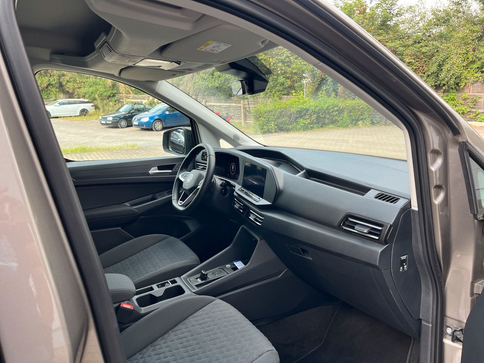 Fahrzeugabbildung Volkswagen Caddy Maxi 1.5 TSI DSG Life AHK ACC KAMERA