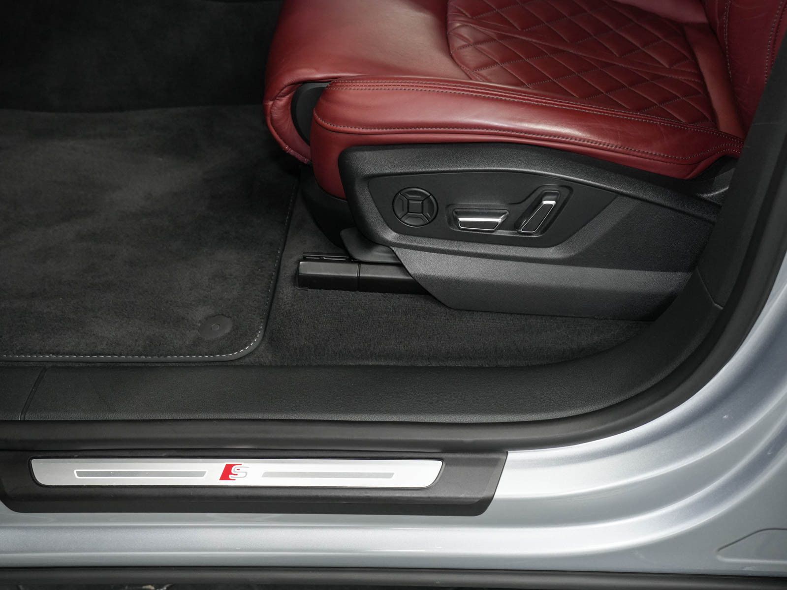 Fahrzeugabbildung Audi SQ8 - B&O|HD Matrix|ACC|360°|Pano|22"|S+Valcona