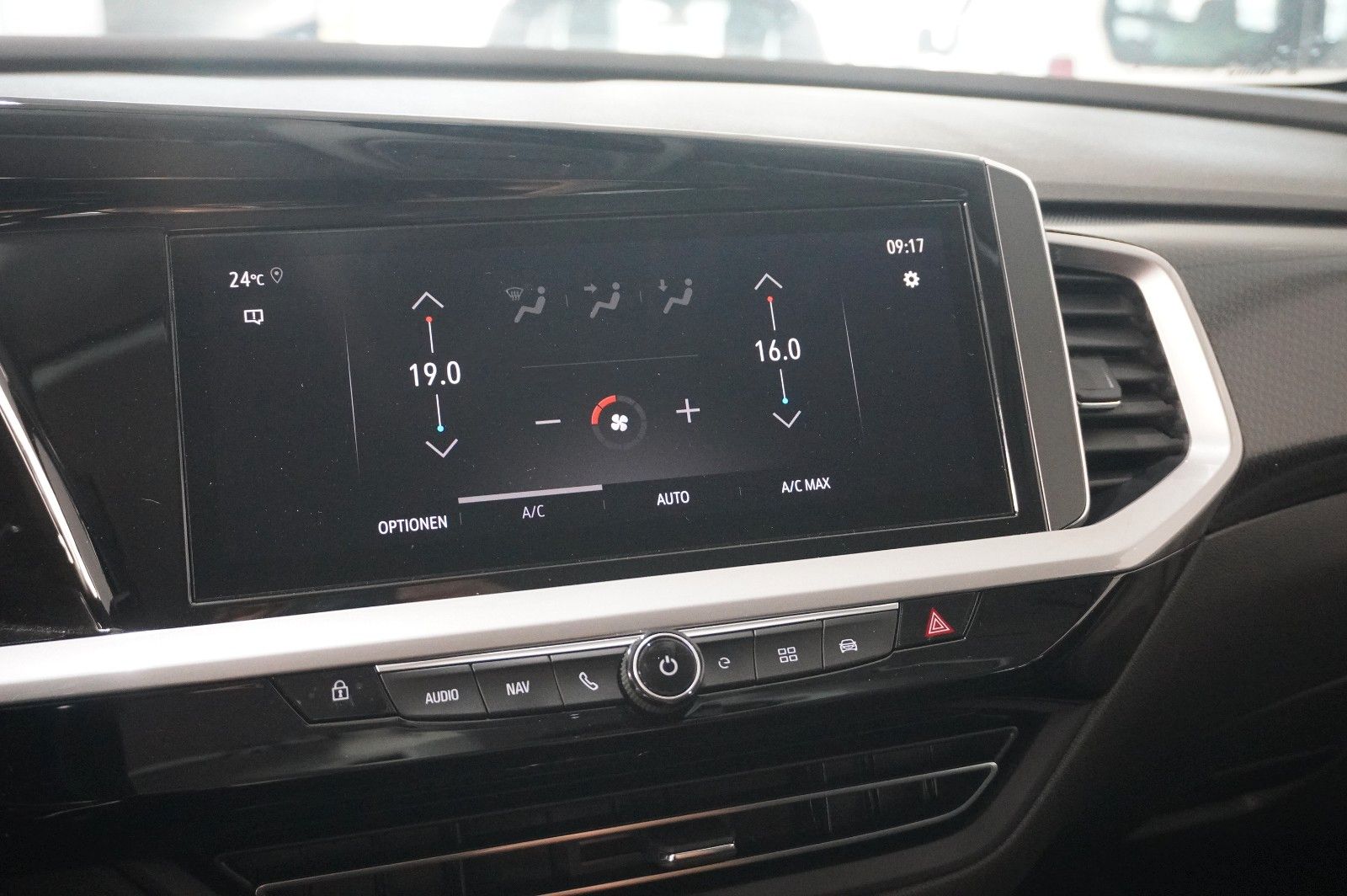 Fahrzeugabbildung Opel Grandland (X) ULTIMATE 4HYBRID NAVI/LED/360°/AHK