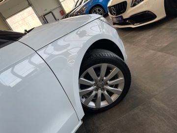 Audi A1 ambition *BI-XENON*NAVI*SZHZ*TEMPOMAT*PDC*