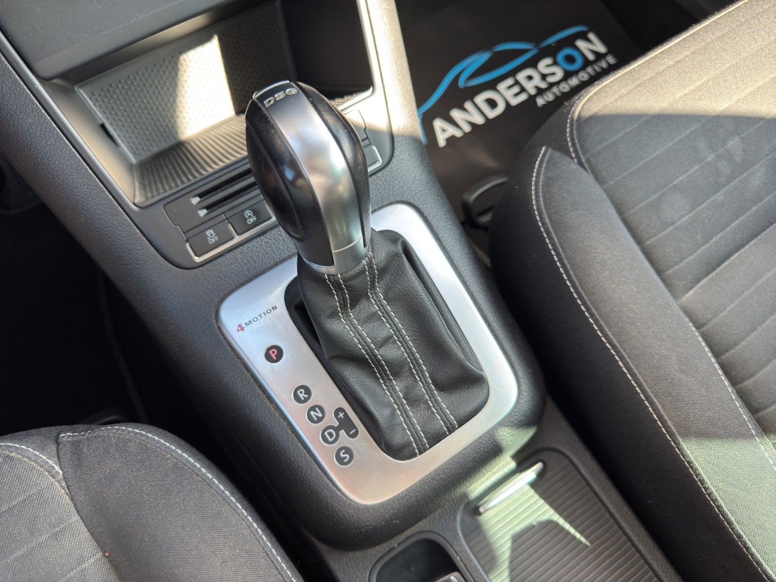 Fahrzeugabbildung Volkswagen TIGUAN 2.0 TDI 4MOT SPORT&STYLE DSG PANO AHK NAV
