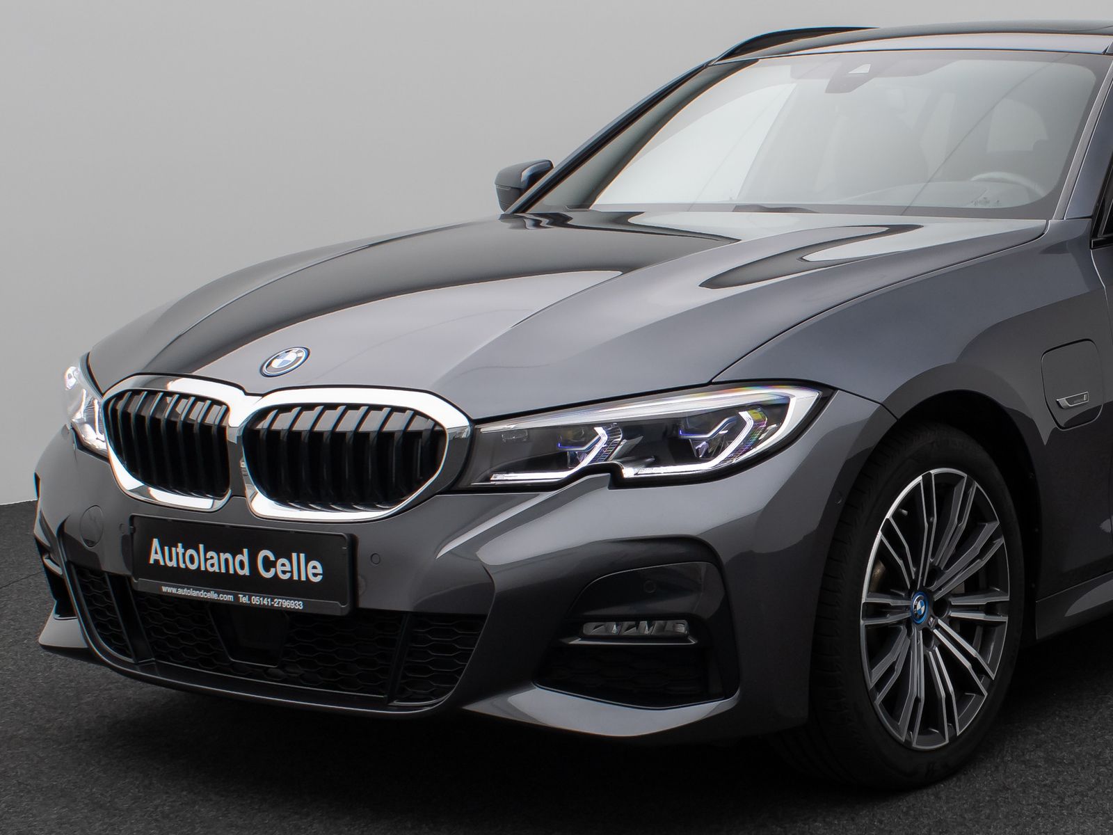 Fahrzeugabbildung BMW 330e M Sport Panorama Kamera Laser HUD DAB HiFi