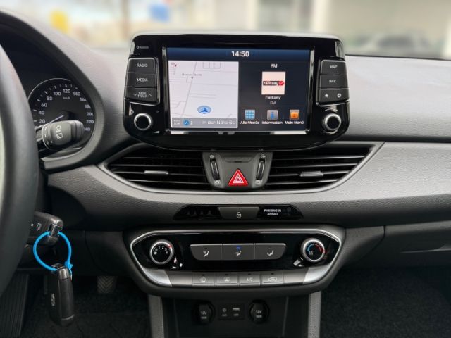 Fahrzeugabbildung Hyundai i30 Soko Navi 1.4 +NAVI+CARPLAY+RADIO+KLIMA+SHZ+