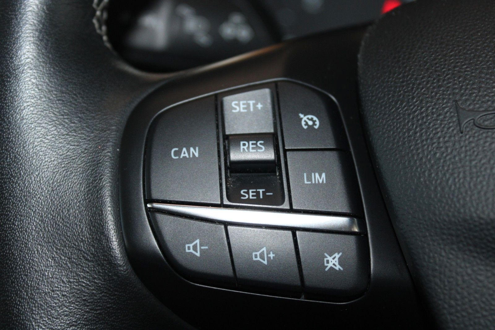 Fahrzeugabbildung Ford Fiesta 1,5 TDCi Cool & Connect 5-trg NAVI LED