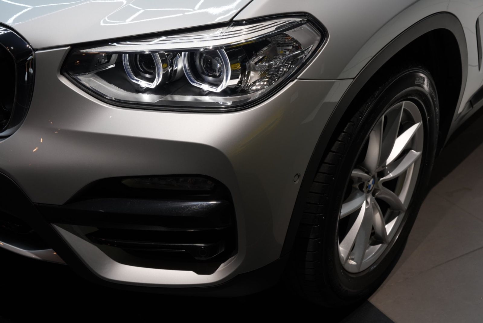 BMW X3 xDrive 20 d Advantage*AHK*KAMERA*HEADUP*LED foto 2